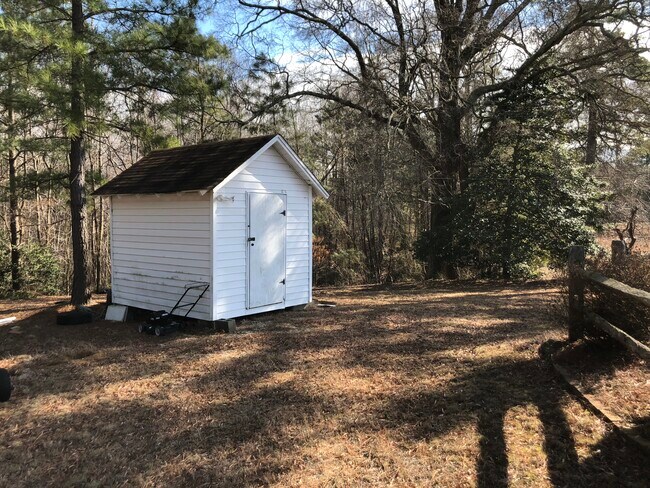 Building Photo - 681 Kinderhook Pike