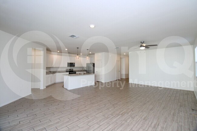 Foto del edificio - 7415 S 33rd Ln
