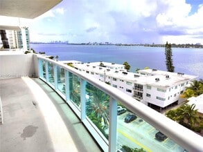 Building Photo - 7910 Harbor Island Dr