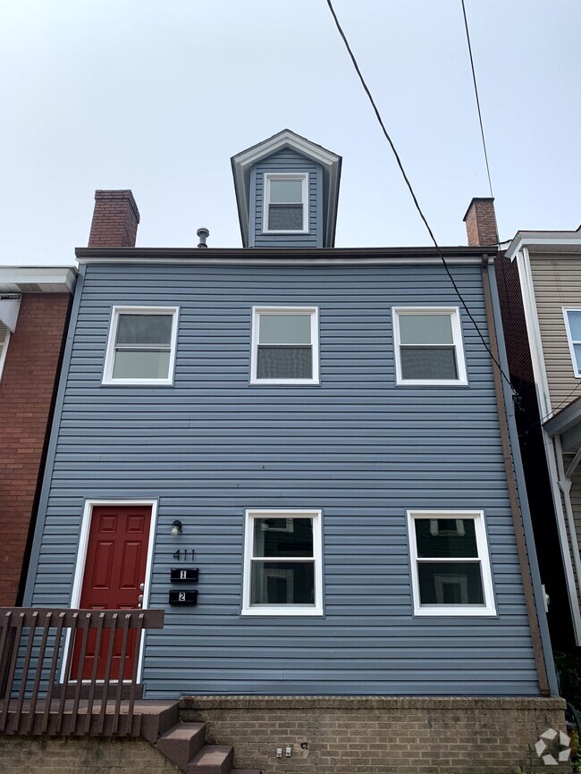 Building Photo - 411 Sample St