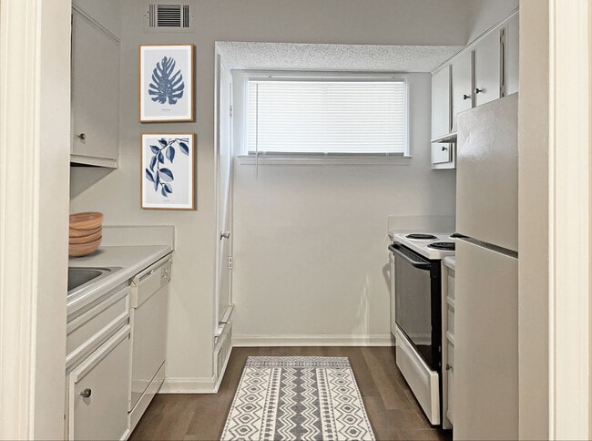 Kitchen (1)-S - Woodtrail Apartment