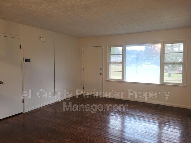 Foto del edificio - 873 Ell St
