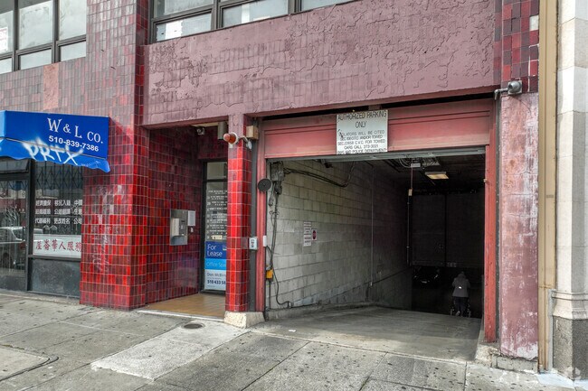 Garaje del edificio - 330 8th St
