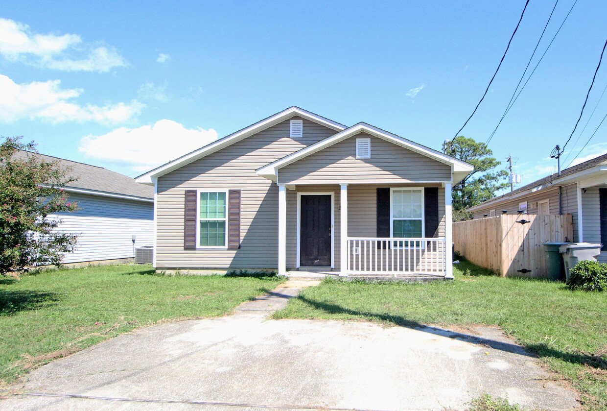 Primary Photo - Southwest Pensacola 4/2 patio home ready f...