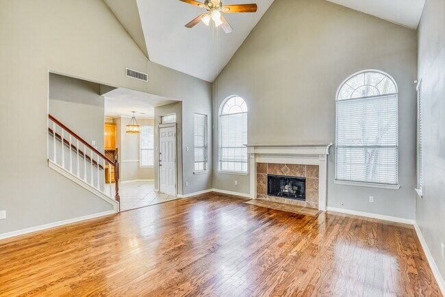 Building Photo - 3931 Echo Mountain Dr