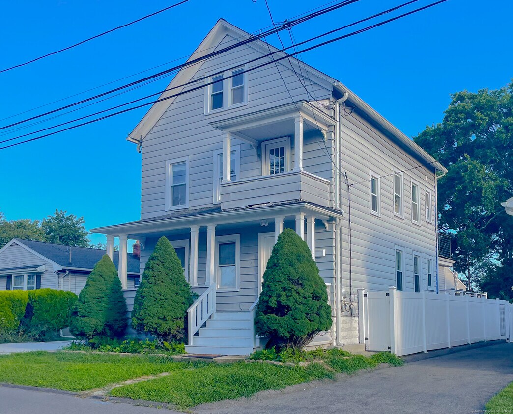 Primary Photo - 128 Victory St