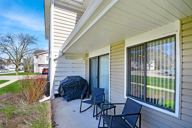 Building Photo - 1110 Eisenhower Ct