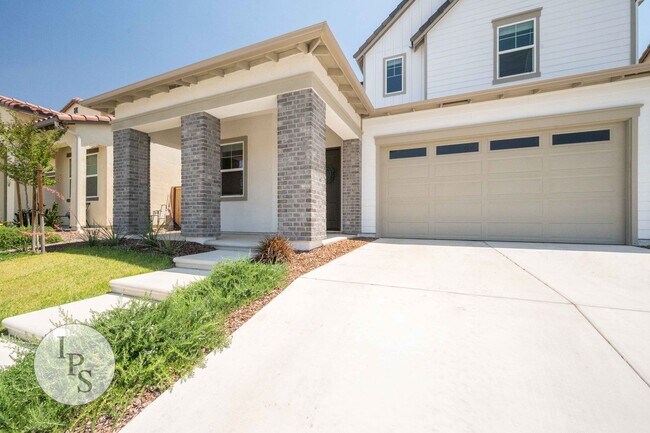 Foto del edificio - Madera Tesoro Viejo - Beautiful Hillside Village 2-Story Home, 4BR/3BA, SOLAR, Community Pool + L...