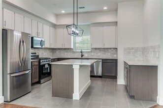 Building Photo - 4519 San Jacinto St