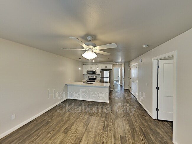Building Photo - 404 Vail Cir