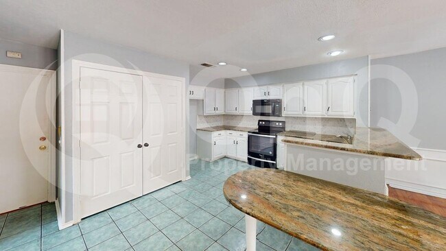Foto del edificio - 9010 Cumberland Dr