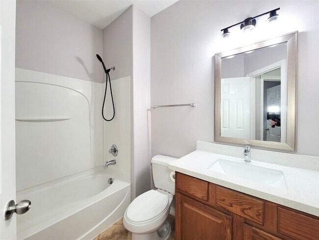 Foto del edificio - 17207 Mossbriar Ln