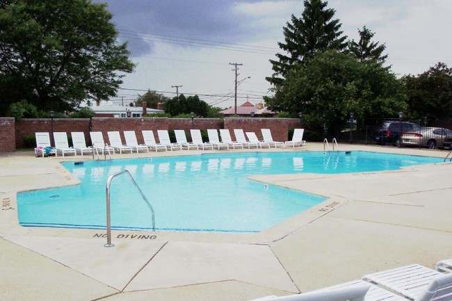 Piscina - Arlington Manor Apartments