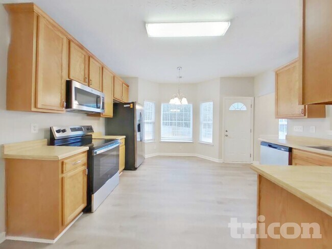 Building Photo - 427 Sapphire Bend