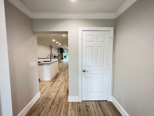 Building Photo - Beautiful 4 Bed 4.5 Bath luxury Townhouse with Elevator located by the Beach Lauderdale by the Sea