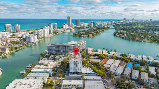 Foto del edificio - 6900 Bay Dr E