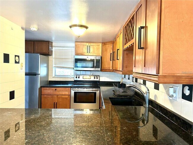 Building Photo - 6042 Amberly Ave