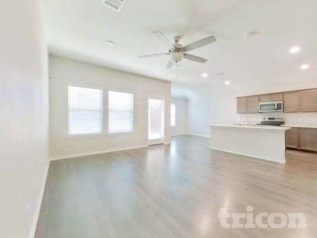 Building Photo - 3609 Doris Dr