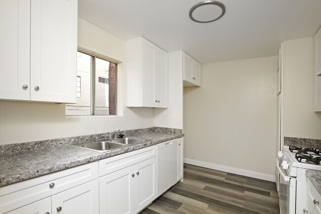 Foto del edificio - Torrance Courtyard Apartments