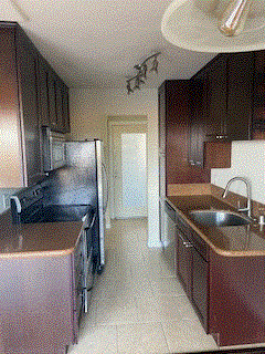 Kitchen - 4009 Crown Point Dr