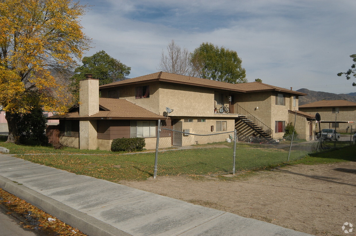 Building Photo - 3907 N Mountain View Ave