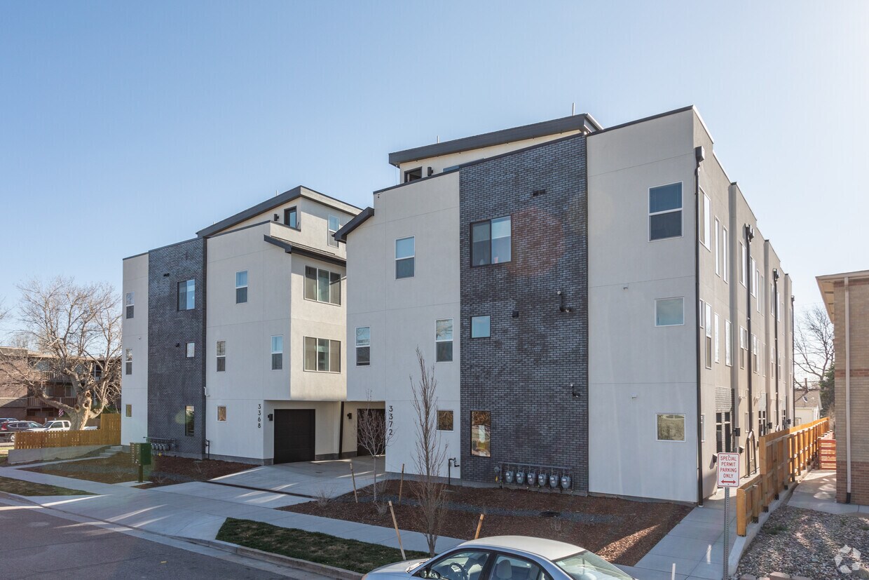 Building Photo - 3372 S Pearl St