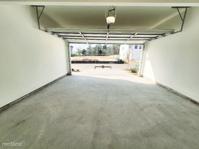Building Photo - 3 br, 2.5 bath Townhome - 132 South Auburn...