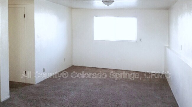 Foto del edificio - 3545 Bridgewood Ln