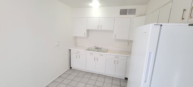 Building Photo - Chandler Townhome