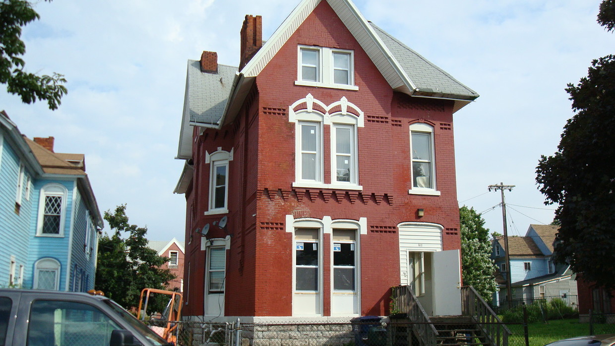 Primary Photo - 216 Hudson St