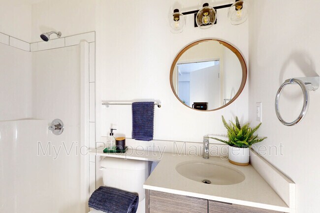 Photo du bâtiment - 8015-8102 102 St NW