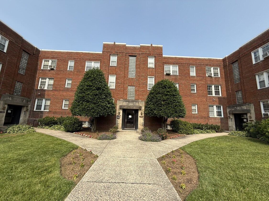Photo - 5210 North Capitol St NW (Washington, DC)