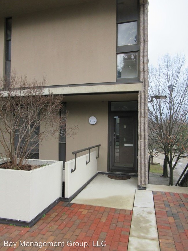 Building Photo - 3 br, 2.5 bath House - 2200 Angelica Terrace