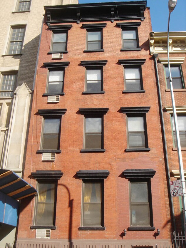 Primary Photo - 333 W 18th St