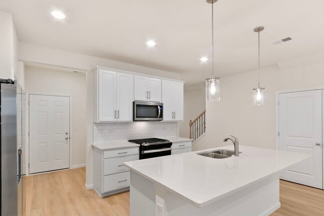 Building Photo - 660 Switchgrass Wy