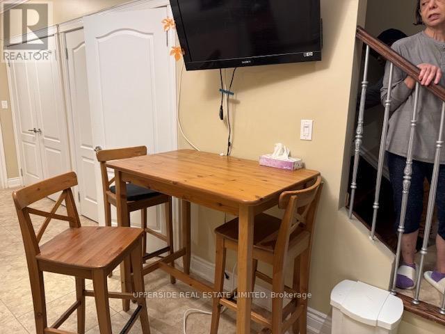 Photo du bâtiment - 202b Finch Ave E