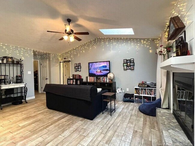 Building Photo - 627 Dowfield Dr