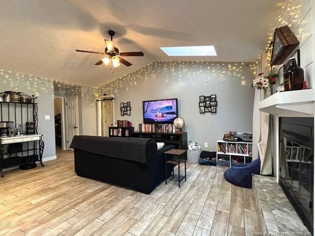 Foto del edificio - 627 Dowfield Dr