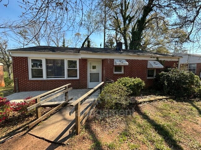 Building Photo - 623 Old Augusta Rd