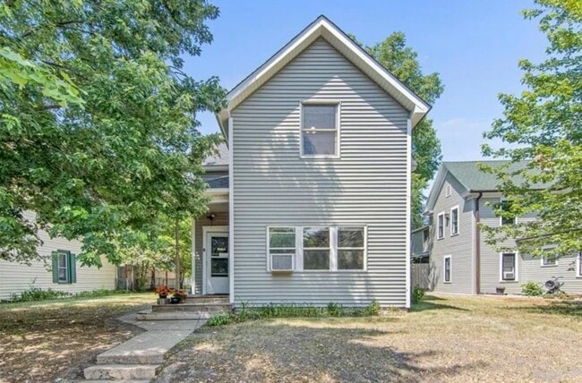 Building Photo - 2314 2nd St NE