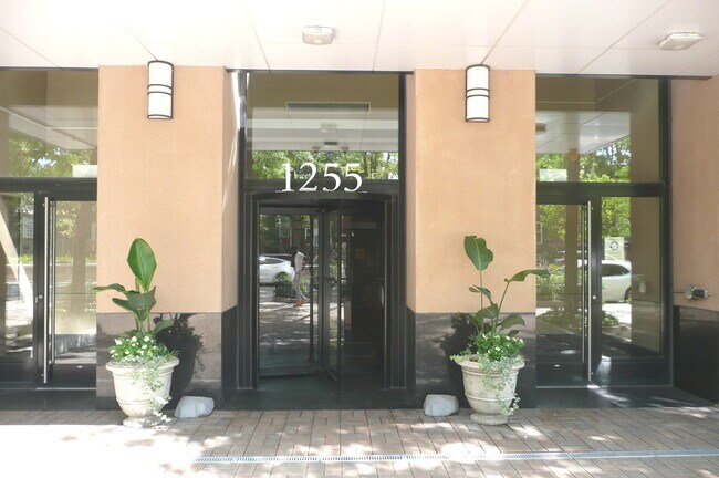 Foto del edificio - 1255 S State St