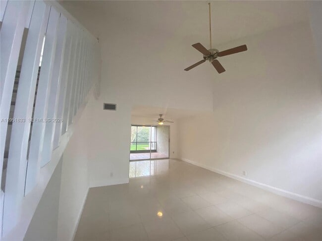 Foto del edificio - 654 Woodgate Cir