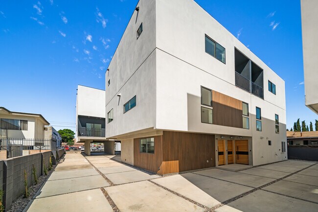 Building Photo - 6053 Craner Ave