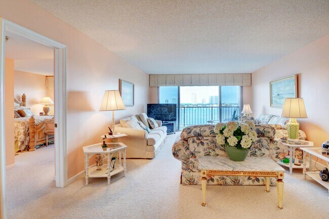 Foto del edificio - 3040 Lake Shore Dr