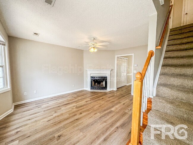 Foto del edificio - 1035 Spring Forest Rd
