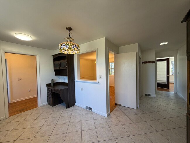 Building Photo - Lovely Single Family Home For Rent - Do not Miss This Opportunity