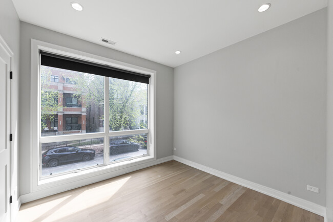 Foto del edificio - 1050 W Cornelia Ave