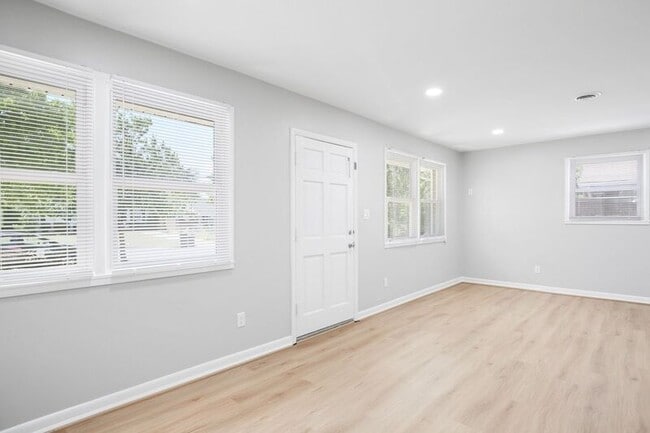 Building Photo - 603 Woodford St