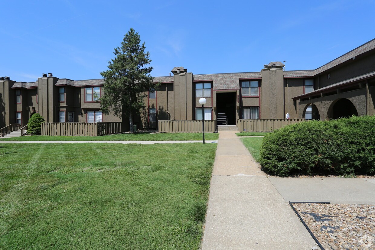 Fiesta Square Apartments 95509662 W 86th St Overland Park, KS