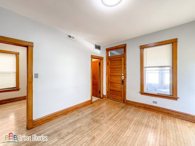 Building Photo - 4322 W Kamerling Ave